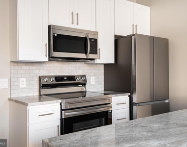 2121 Market Street - Photo Thumbnail 9