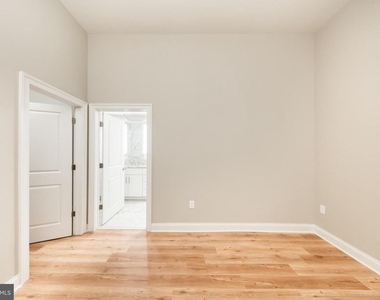 2121 Market Street - Photo Thumbnail 5