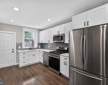 1911 S Lambert Street - Photo Thumbnail 7