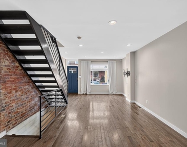 1911 S Lambert Street - Photo Thumbnail 6