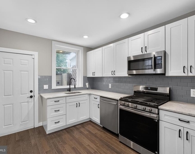 1911 S Lambert Street - Photo Thumbnail 8
