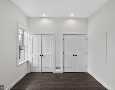 1911 S Lambert Street - Photo Thumbnail 17