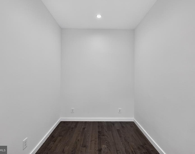 1911 S Lambert Street - Photo Thumbnail 24