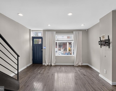 1911 S Lambert Street - Photo Thumbnail 2