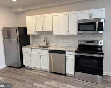 1219 W Butler Street - Photo Thumbnail 3