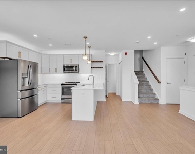 904 Riverplace Drive - Photo Thumbnail 10