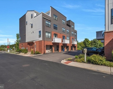 904 Riverplace Drive - Photo Thumbnail 22