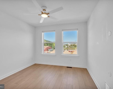 904 Riverplace Drive - Photo Thumbnail 12