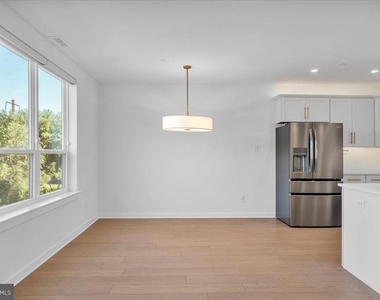 904 Riverplace Drive - Photo Thumbnail 9