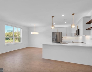 904 Riverplace Drive - Photo Thumbnail 7