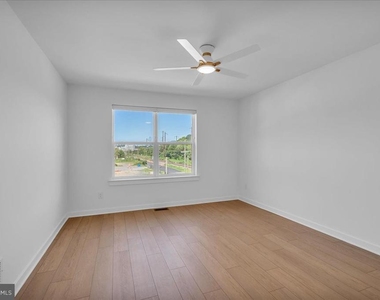 904 Riverplace Drive - Photo Thumbnail 15