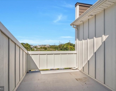 904 Riverplace Drive - Photo Thumbnail 21
