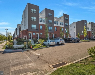 904 Riverplace Drive - Photo Thumbnail 2
