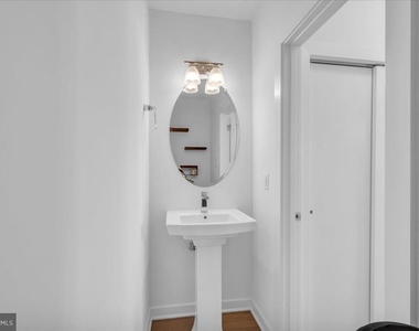 904 Riverplace Drive - Photo Thumbnail 11