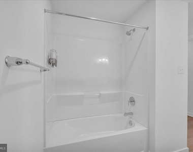 904 Riverplace Drive - Photo Thumbnail 13