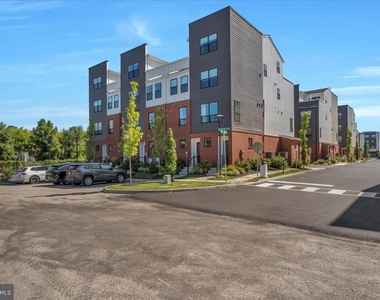 904 Riverplace Drive - Photo Thumbnail 23