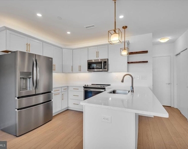 904 Riverplace Drive - Photo Thumbnail 5
