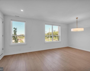 904 Riverplace Drive - Photo Thumbnail 8