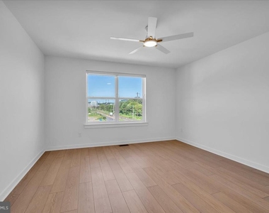 904 Riverplace Drive - Photo Thumbnail 14