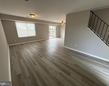 476 Bridge Street - Photo Thumbnail 7