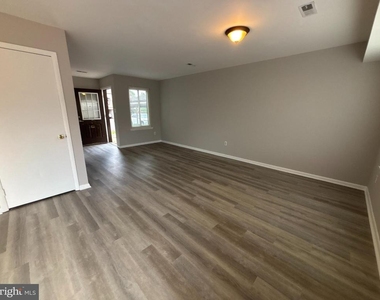 476 Bridge Street - Photo Thumbnail 10