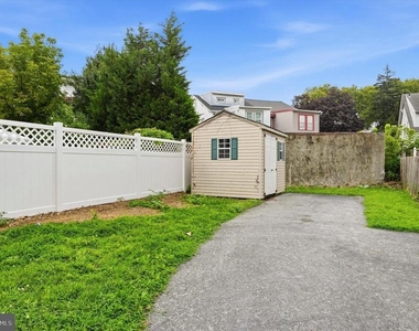 122 Wilson Avenue - Photo Thumbnail 1