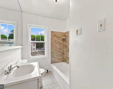 122 Wilson Avenue - Photo Thumbnail 10