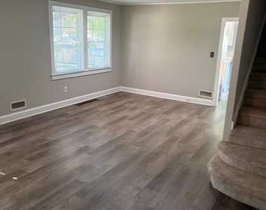 221 Rockingham Road - Photo Thumbnail 5