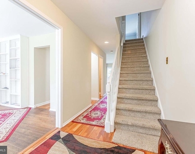 11 Chateau Circle - Photo Thumbnail 2