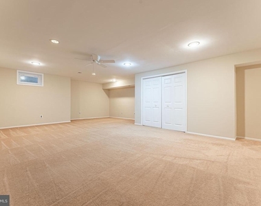 11 Chateau Circle - Photo Thumbnail 37