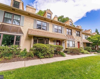 11 Chateau Circle - Photo Thumbnail 1
