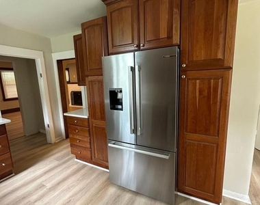 541 W Jersey Avenue - Photo Thumbnail 6