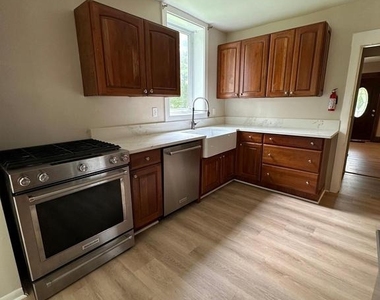 541 W Jersey Avenue - Photo Thumbnail 5