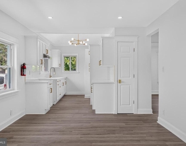 319 Laurel Avenue - Photo Thumbnail 13