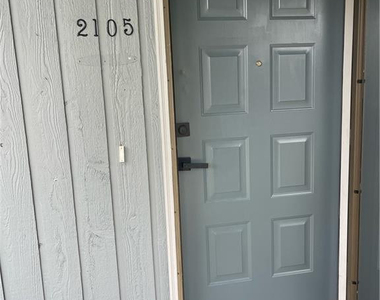 2105 Wexford Oaks Court - Photo Thumbnail 3