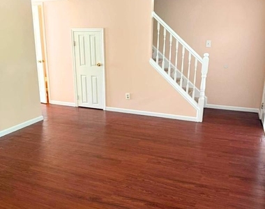 419 S Yam Avenue - Photo Thumbnail 6