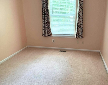 419 S Yam Avenue - Photo Thumbnail 15