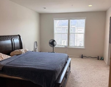1011 Flester Lane - Photo Thumbnail 6