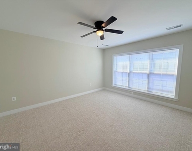 102 Saint Ives Place - Photo Thumbnail 5