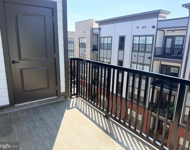 102 Saint Ives Place - Photo Thumbnail 18