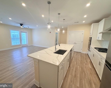 102 Saint Ives Place - Photo Thumbnail 4
