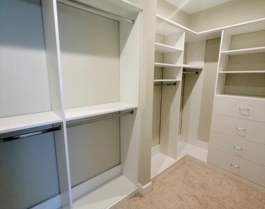 102 Saint Ives Place - Photo Thumbnail 7