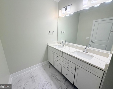 102 Saint Ives Place - Photo Thumbnail 8