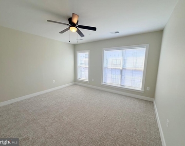 102 Saint Ives Place - Photo Thumbnail 11