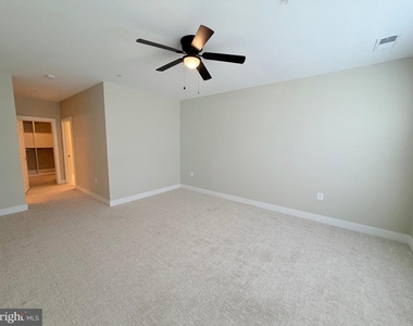 102 Saint Ives Place - Photo Thumbnail 6