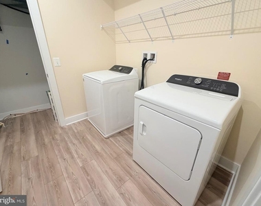 102 Saint Ives Place - Photo Thumbnail 16