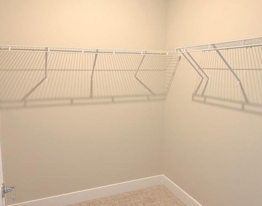 102 Saint Ives Place - Photo Thumbnail 12