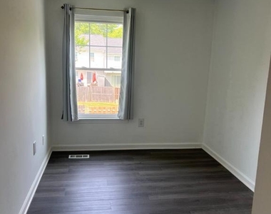 2263 Prince Of Wales Court - Photo Thumbnail 12