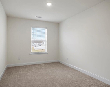 74 Amaryllis Lane - Photo Thumbnail 19