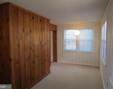 9603 Evergreen Street - Photo Thumbnail 6